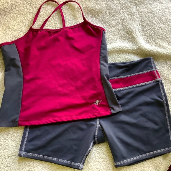 Nordic track exercise top & shorts L XL NICE! - Picture 1 of 6